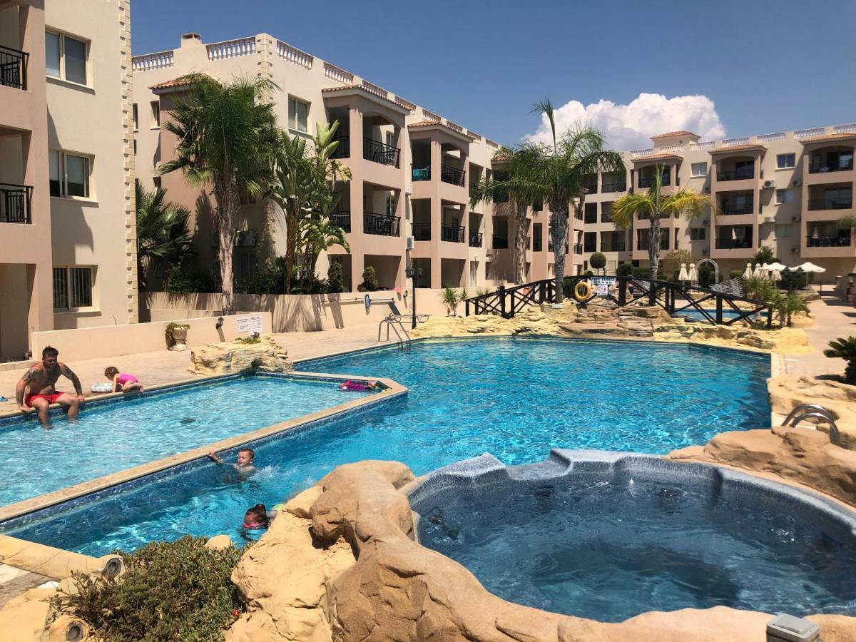 Royal Seacrest Apartment Paphos Kültér fotó