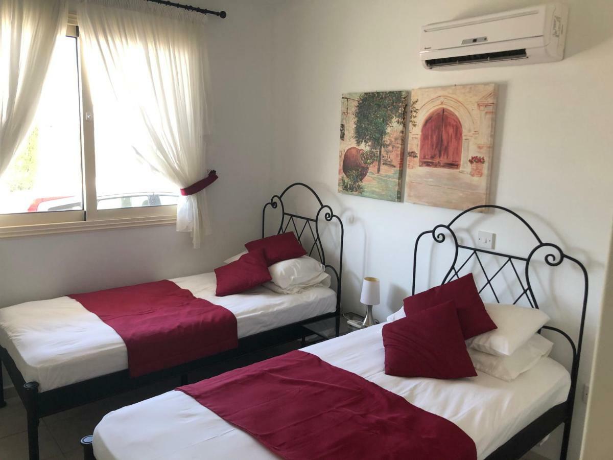 Royal Seacrest Apartment Paphos Kültér fotó